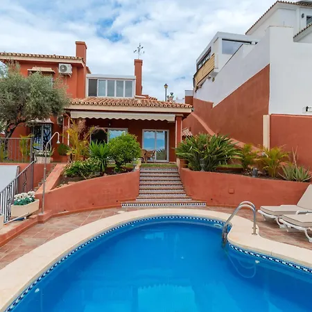 Stunning Center 4 Bdrm Renovated *