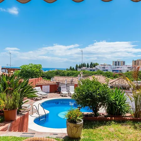 Stunning Center 4 Bdrm Renovated Apartment