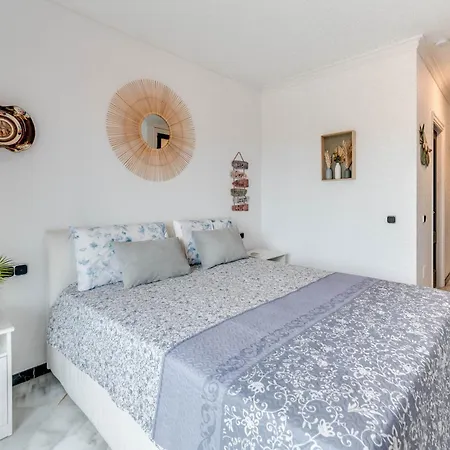 Apartment Stunning Center 4 Bdrm Renovated *