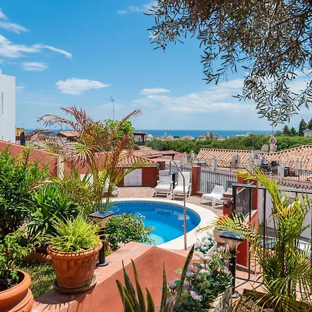 Stunning Center 4 Bdrm Renovated *