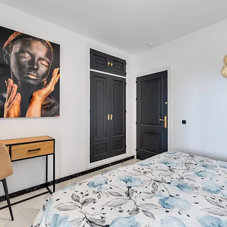 Apartment Stunning Center 4 Bdrm Renovated Marbella
