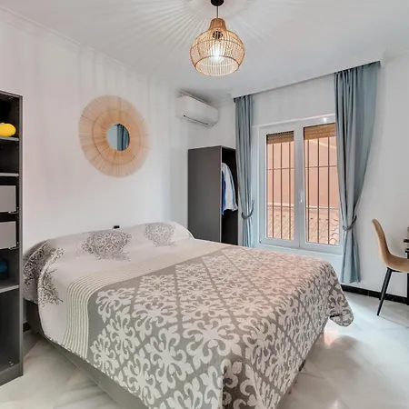 Stunning Center 4 Bdrm Renovated *