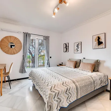Apartment Stunning Center 4 Bdrm Renovated Marbella