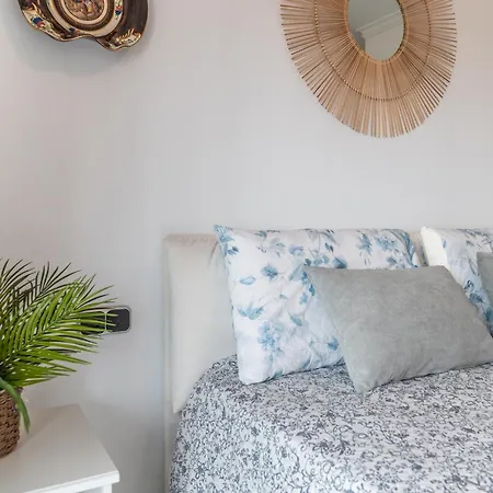 Stunning Center 4 Bdrm Renovated *