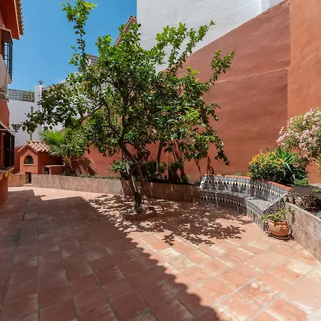 Stunning Center 4 Bdrm Renovated