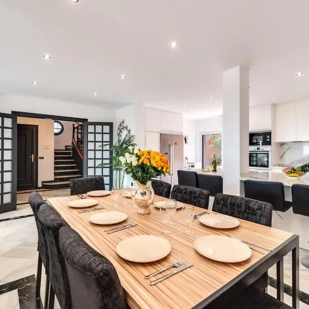 Stunning Center 4 Bdrm Renovated Marbella
