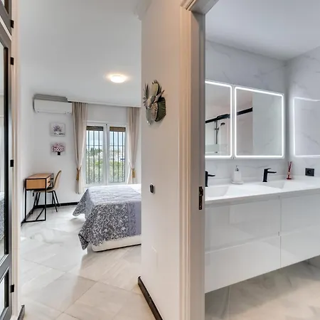 Stunning Center 4 Bdrm Renovated * Marbella