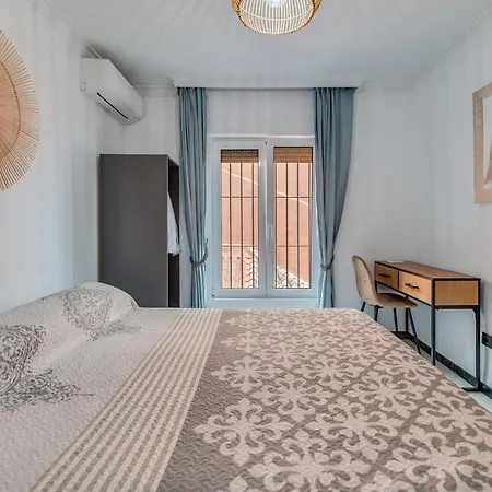 Apartment Stunning Center 4 Bdrm Renovated